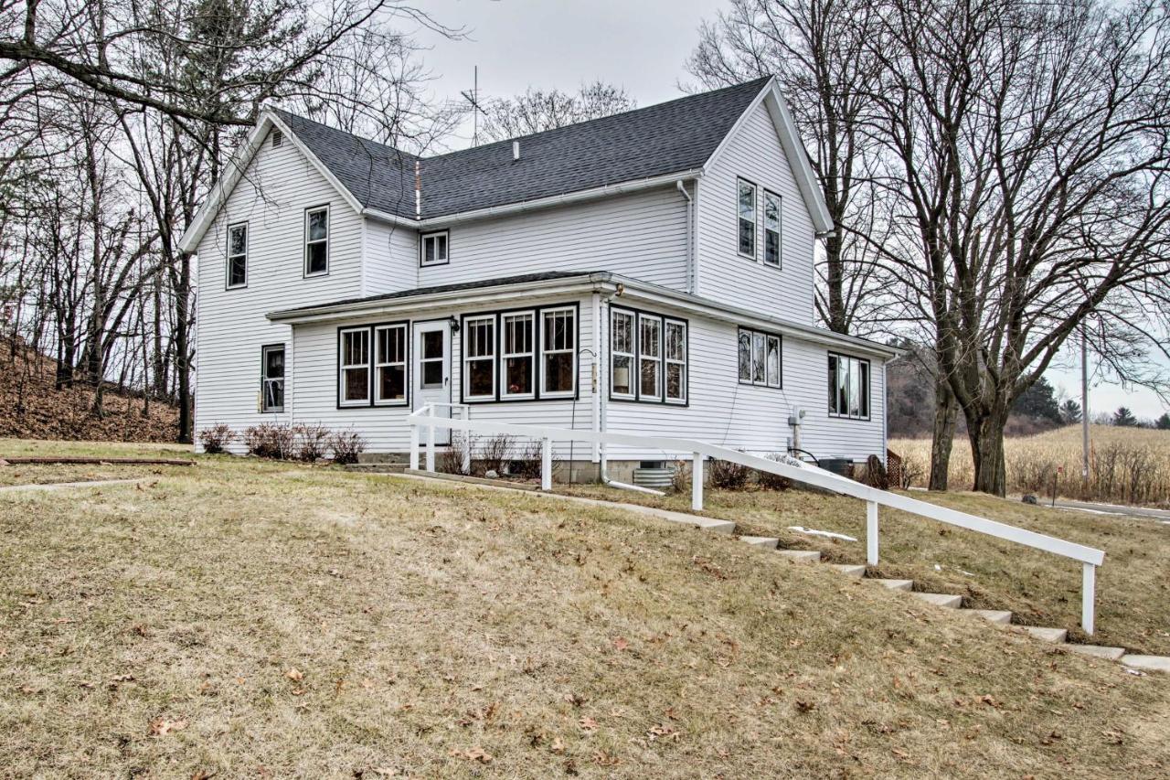 Wisconsin River Valley Farmhouse Fire Pit And View Merrimac Dış mekan fotoğraf