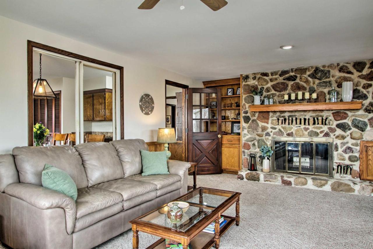 Wisconsin River Valley Farmhouse Fire Pit And View Merrimac Dış mekan fotoğraf